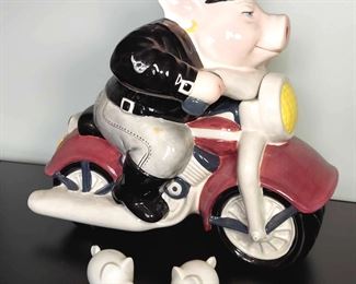 Pig Cookie Jar With Mini Salt And Pepper Shakers