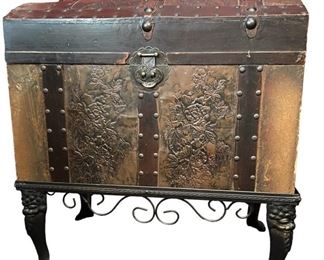 Storage Trunk and Stand