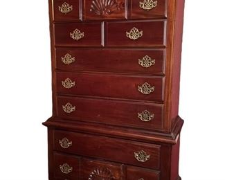 Traditional Chest of Drawers