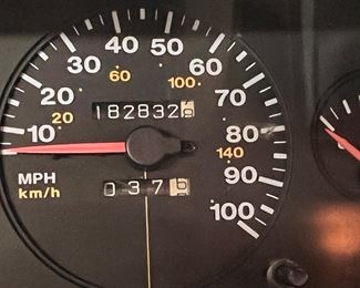 1992 Jeep Grand Wagoneer - odometer