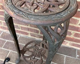 Iron table/plant stand