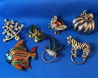 Assorted brooches and scarf pins