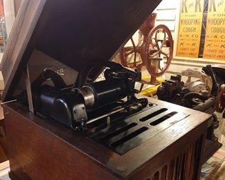 ANTIQUE EDISON CYLINDER PHONOGRAPH