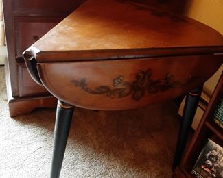 Ethan Allen Cloverleaf Triangle Table