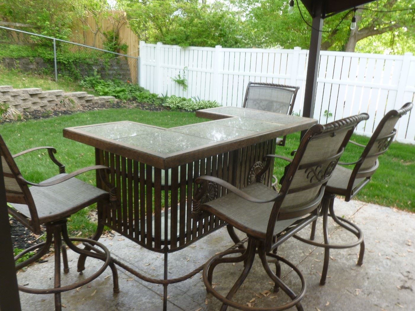 Very neat Marble-top Bar w/4 Comfy Stools