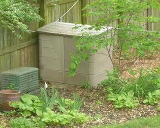 Outdoor storage container