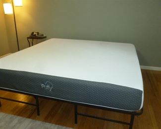 Beautiful like-new Kingsize Bed on Frame