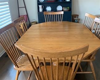 Amish Table W/4 Leaves & 6 Chairs 