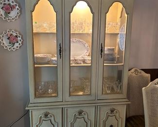 Broyhill Lighted China Cabinet