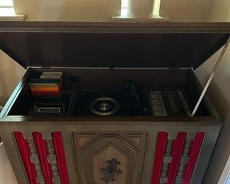 Console Stereo w/ Turntable & 8 Track.... Works, Sounds Great!