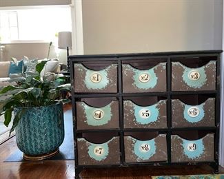 Plant; Storage chest