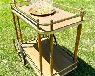 $400 - Mid -Century modern bar cart  with brass rails and wood accents in Excellent Condition!! - 35x20x34
