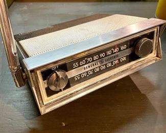 $38 - vintage clip on radio