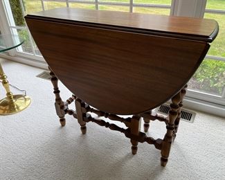 Double drop-leaf/gate-leg table with drawer