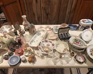 Lots of china and porcelain pieces