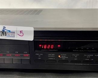 YAMAHA T-80 AM/FM STEREO TUNER