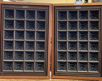 LOT OF 2 AKAI SW-170 SPEAKERS (24"X17"X11")