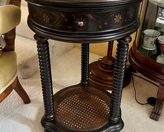 Nice round Lamp Table