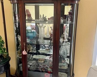Curio Display in very nice condition 