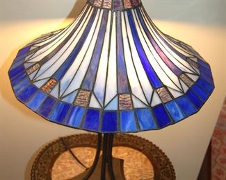 Tiffany style lamp with bronze base