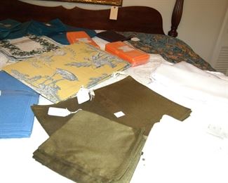 Placements and napkins