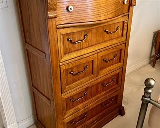 PULASKI KEEPSAKES Series Furniture Tall Chest….there are (4) Matching pieces in the King Bedroom AS NEW …Quality !