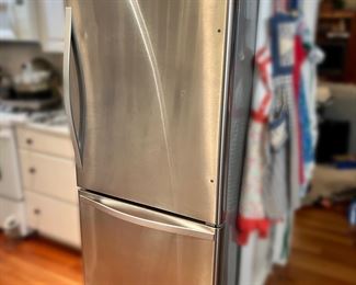 Whirlpool Refrigerator Bottom Freezer 