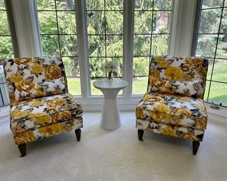 2 UPHOLSTERED ACCENT CHAIRS, MARBLE LOOKING ACCENT TABLE
