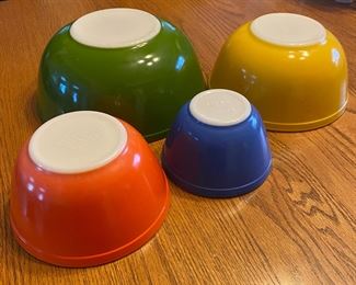 Pyrex stacking bowls