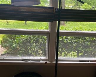 Cantilever floor lamp