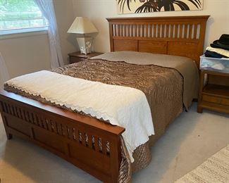 Arts & Crafts Mission style queen bed