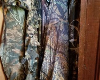 Hunting clothes..real tree, carhartt, Remington, mossy oak ,Magellan, bass pro shop