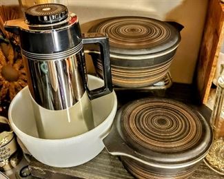 Lidded Pyrex, Terra design, #474 1.5 quart and #475 2.5 quart