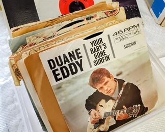 Small collection of 45s in good condition