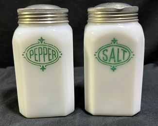 Hazel Atlas Chef Boyardee Salt & Pepper