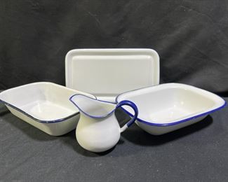 White & Blue Enameled Ware Refrigerator Dish, Pan
– / 15
