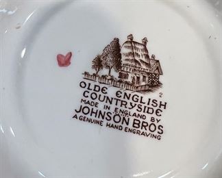 Beautiful Olde EnGlish Countryside dish set. Made in England by Johnson Brothers