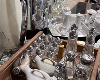 Lots of vintage kitchen items