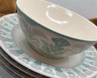 Hutschenreuther dish set with serving bowl with Art Nouveau design.