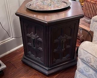 Cute octagon wood table with storage (MCM)