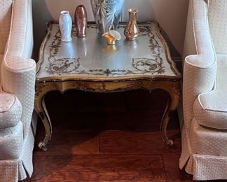 French mirrored Chinosoire’ table. Satsuma parrot vase.