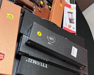 New boxed knives