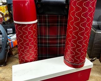 Vintage thermos set w/ carrier