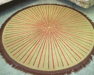 Circular floor rug