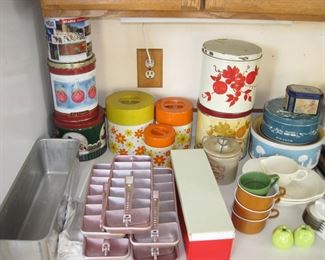 Vintage ice cube tray & storage containers