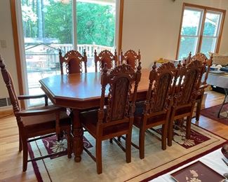 Has additional leaf also