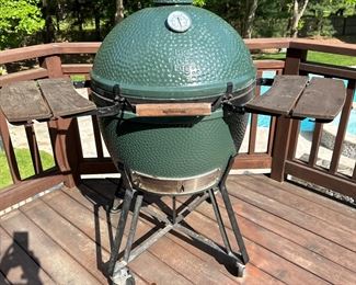 Big Green Egg XL Charcoal Grill. Comes with stand and cover.