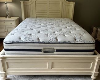 Universal queen size bed with coastal style wood in cream. Comes with Beauty Rest Recharge Shakespeare mattress, and box.. 
