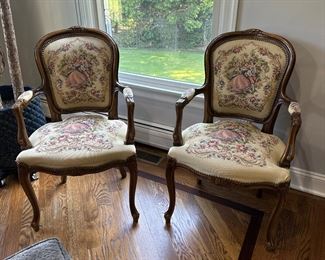 Two Italian château de French provincial, tapestry fautevil Chairs