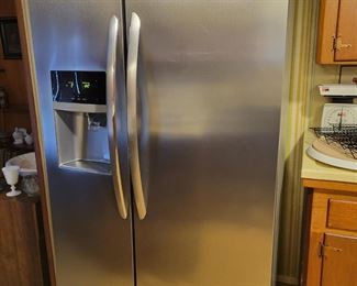 Frigidaire Side by Side Refrigerator 